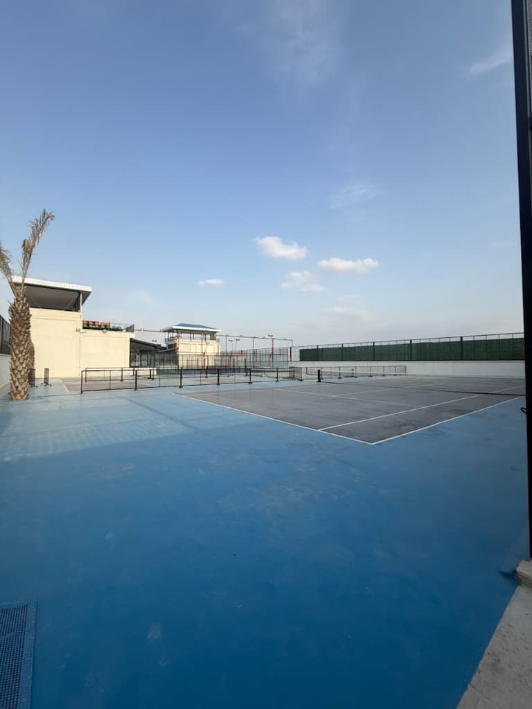 زمین‌های مجموعه در نور عصرگاهی